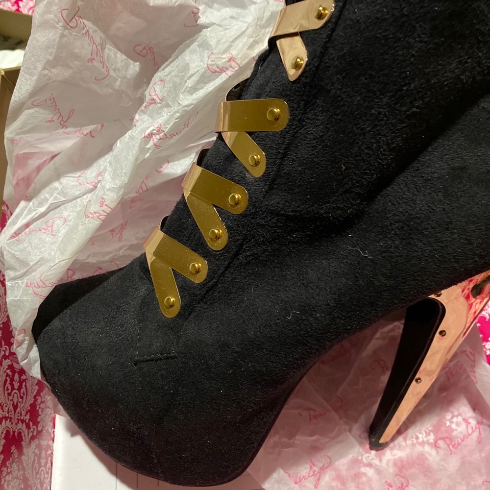 Privileged Surrender boot’s Size 8.5 - Picture 4 of 7